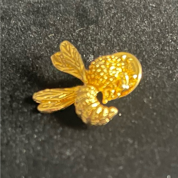 Vintage Gold Tone Wasp Pin - Picture 2 of 6